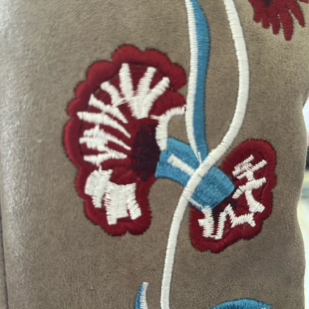 Carlos Santana Alexia boots taupe w/vibrant red,blue & white embroidery Size 6
